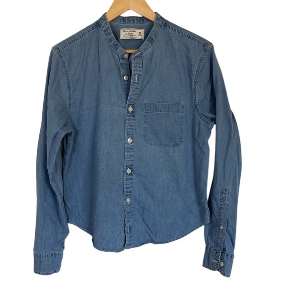 Abercrombie & Fitch Womens Button Up‎ Denim Shirt Size M Light Wash Classic - Picture 1 of 10